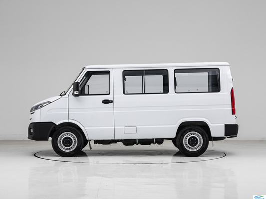 Vehículo MPV con pantalla táctil multifunción para el transporte de pasajeros y mercancías Iveco Diesel