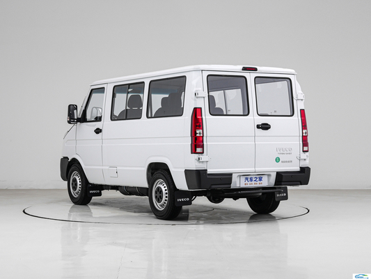 Vehículo MPV con pantalla táctil multifunción para el transporte de pasajeros y mercancías Iveco Diesel