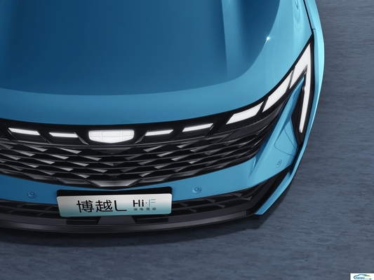 Descubra el coche híbrido de gas-eléctrico Boyue L compacto de Geely con color interior oscuro