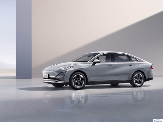 2024 Wuling Starlight 70km Standard Sedan Eléctrico de paseo de automóviles de pasajeros Vehículo de energía