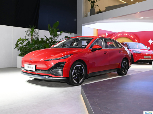 2024 Wuling Starlight 70km Standard Sedan Eléctrico de paseo de automóviles de pasajeros Vehículo de energía