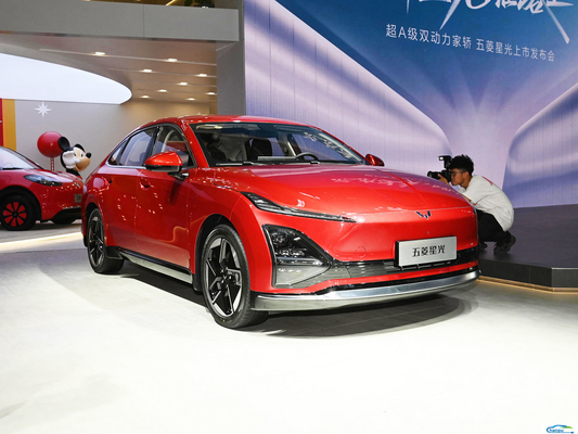 2024 Wuling Starlight 70km Standard Sedan Eléctrico de paseo de automóviles de pasajeros Vehículo de energía