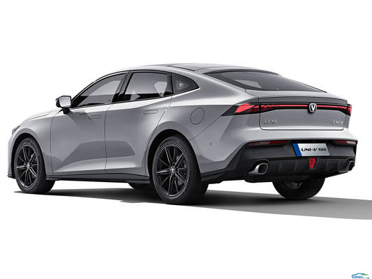 Dirección izquierda Changan UNI-V 2024 1.5T Vehículo de gasolina sedán con motor de combustible
