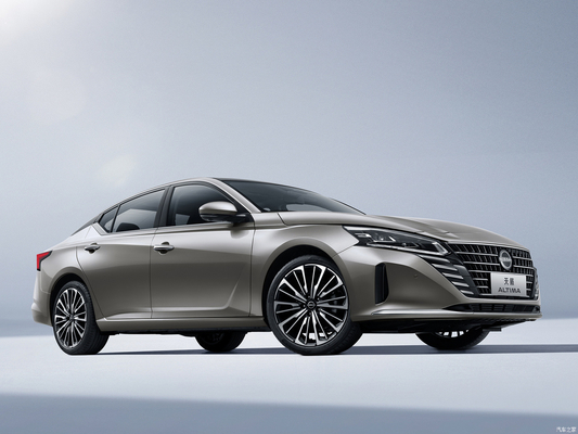 Automóvil de pasajeros de gasolina con suspensión trasera de múltiples enlaces equipado con Dongfeng Nissan Teana Sedan