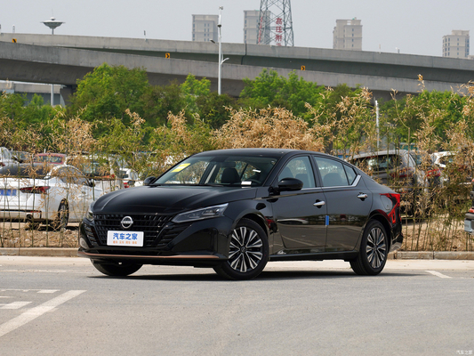 Automóvil de pasajeros de gasolina con suspensión trasera de múltiples enlaces equipado con Dongfeng Nissan Teana Sedan