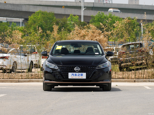 Automóvil de pasajeros de gasolina con suspensión trasera de múltiples enlaces equipado con Dongfeng Nissan Teana Sedan