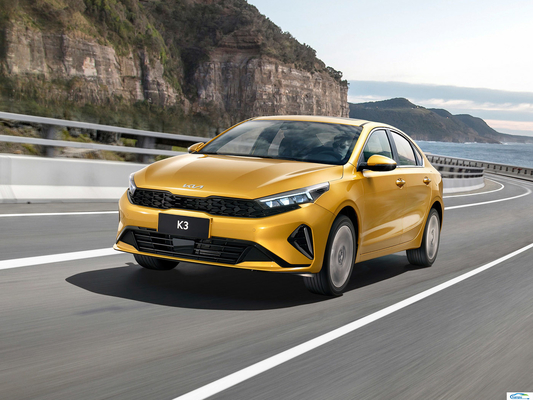 KIA K3 1.5L 1.4T Limousina de gasolina con ventana trasera eléctrica y una función de elevación de llave