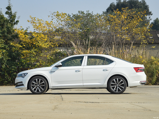 Ajuste eléctrico del asiento del conductor 2024 Skoda Superb TSI 280 SUV AWD para Volkswagen